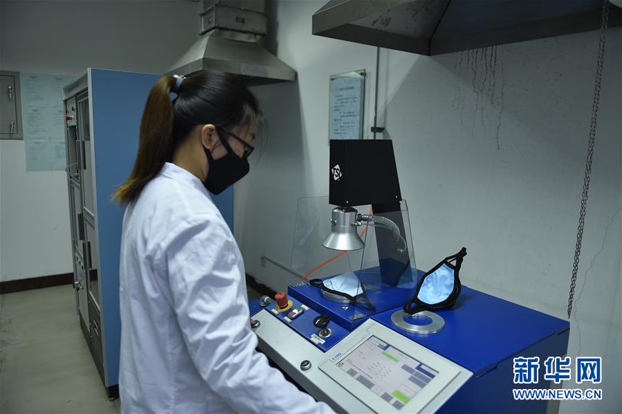 (聚焦疫情防控·圖文互動)(4)和時間賽跑——山西防疫緊缺物資生產(chǎn)一線見聞