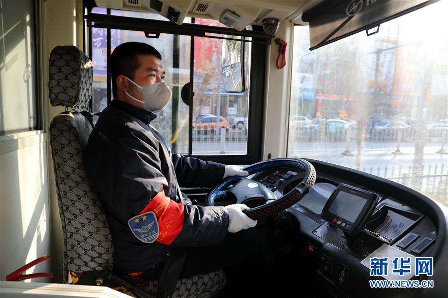 （聚焦疫情防控&middot;圖文互動）（1）疫情下的公交司機：只要有一名乘客，我們也要堅守！