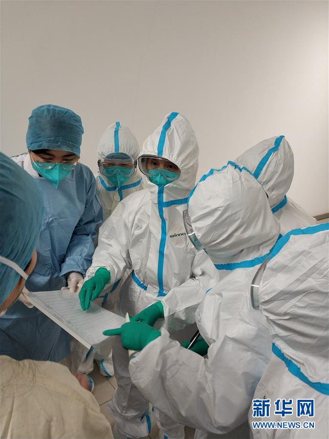 （新華全媒頭條&middot;圖文互動）（4）戰(zhàn)紅區(qū)！&mdash;&mdash;發(fā)生在武漢抗疫隔離病房內(nèi)的故事