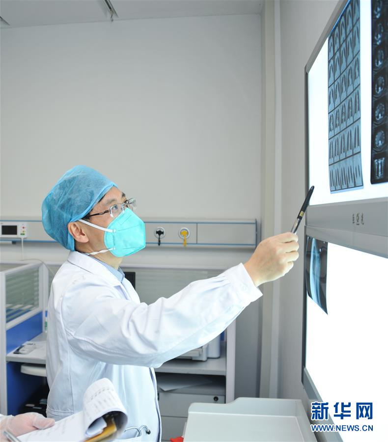 （新華全媒頭條&middot;圖文互動）（6）戰(zhàn)紅區(qū)！&mdash;&mdash;發(fā)生在武漢抗疫隔離病房內(nèi)的故事