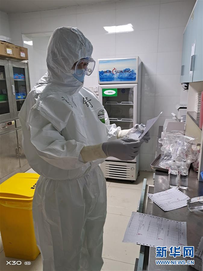 （新華全媒頭條&middot;圖文互動）（7）戰(zhàn)紅區(qū)！&mdash;&mdash;發(fā)生在武漢抗疫隔離病房內(nèi)的故事