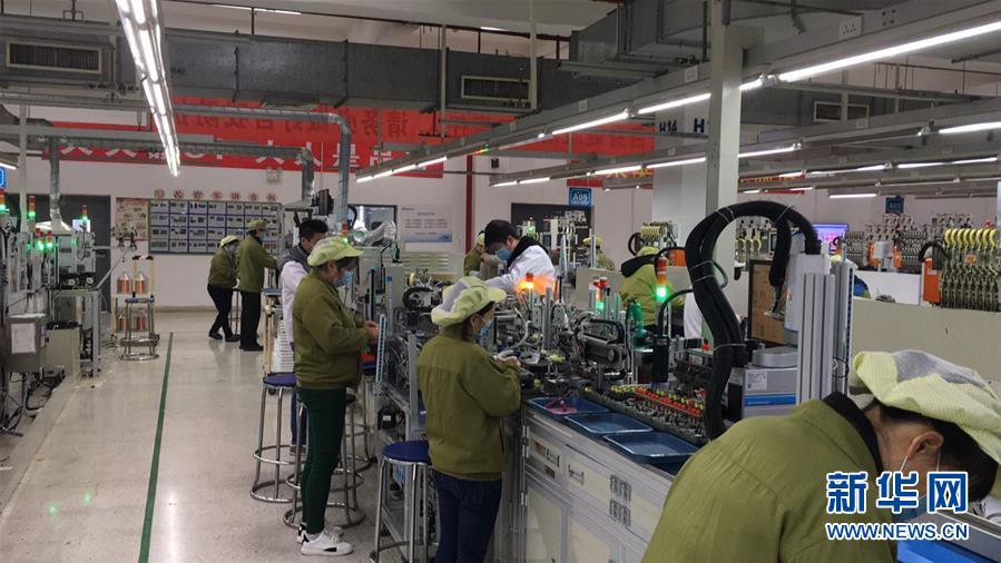 （來自經(jīng)濟(jì)前沿的故事&middot;企業(yè)復(fù)工復(fù)產(chǎn)&middot;圖文互動）（3）看1500多名工人是如何復(fù)工的？&mdash;&mdash;湖南郴州一家企業(yè)復(fù)工目擊記 