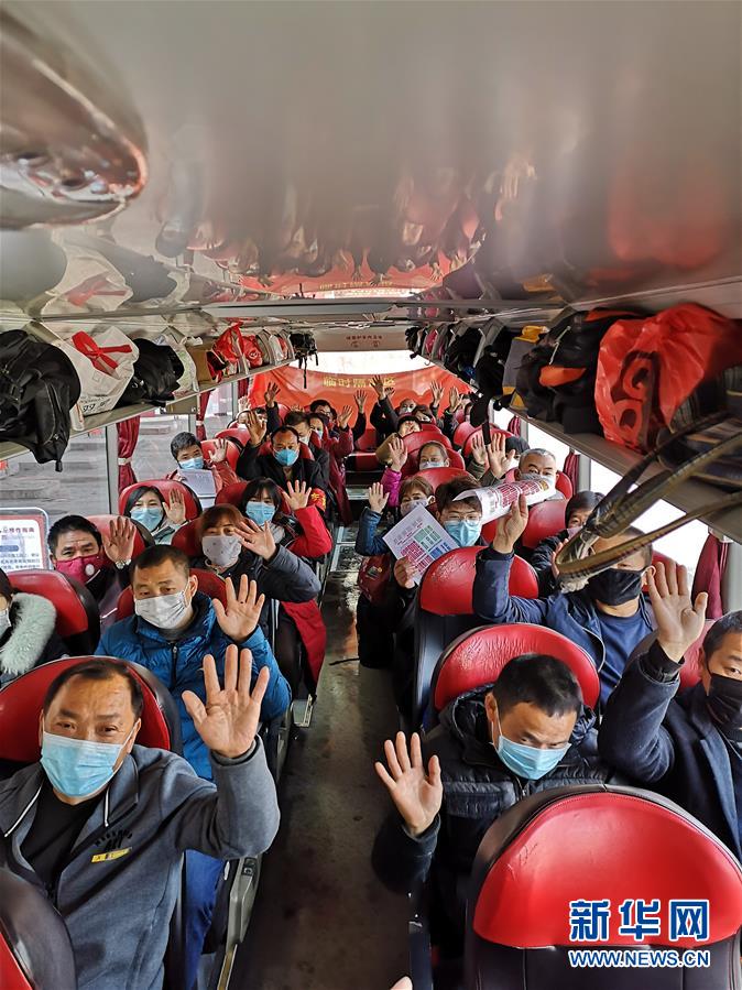 （做好六穩(wěn)工作 應(yīng)對復(fù)雜局面&middot;圖文互動）（1）四川：&ldquo;點對點、一站式&rdquo;送農(nóng)民工安全返崗