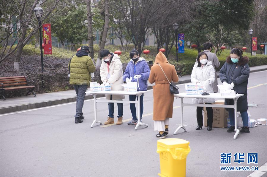 （來(lái)自經(jīng)濟(jì)前沿的故事&middot;企業(yè)復(fù)工復(fù)產(chǎn)&middot;圖文互動(dòng)）（2）&ldquo;開(kāi)門紅包&rdquo;變&ldquo;消毒迎門&rdquo;&mdash;&mdash;長(zhǎng)沙高新區(qū)一家企業(yè)復(fù)工的&ldquo;拼勁&rdquo;