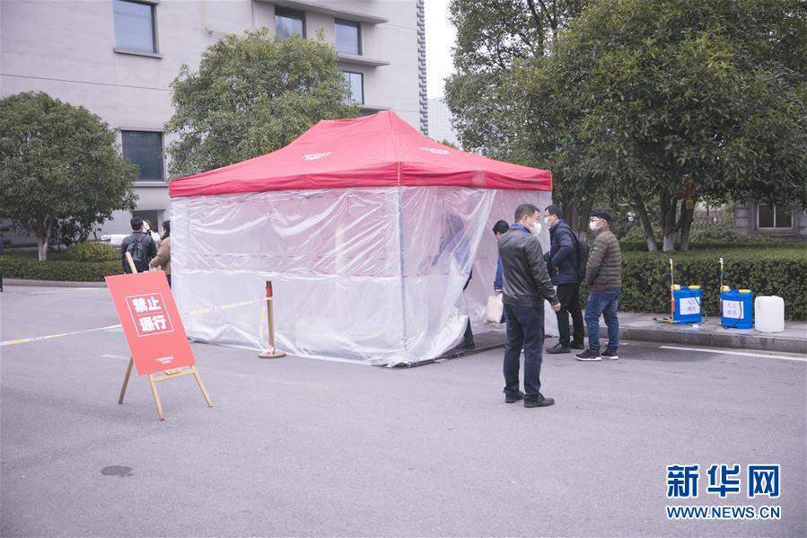 （來(lái)自經(jīng)濟(jì)前沿的故事&middot;企業(yè)復(fù)工復(fù)產(chǎn)&middot;圖文互動(dòng)）（3）&ldquo;開(kāi)門紅包&rdquo;變&ldquo;消毒迎門&rdquo;&mdash;&mdash;長(zhǎng)沙高新區(qū)一家企業(yè)復(fù)工的&ldquo;拼勁&rdquo;