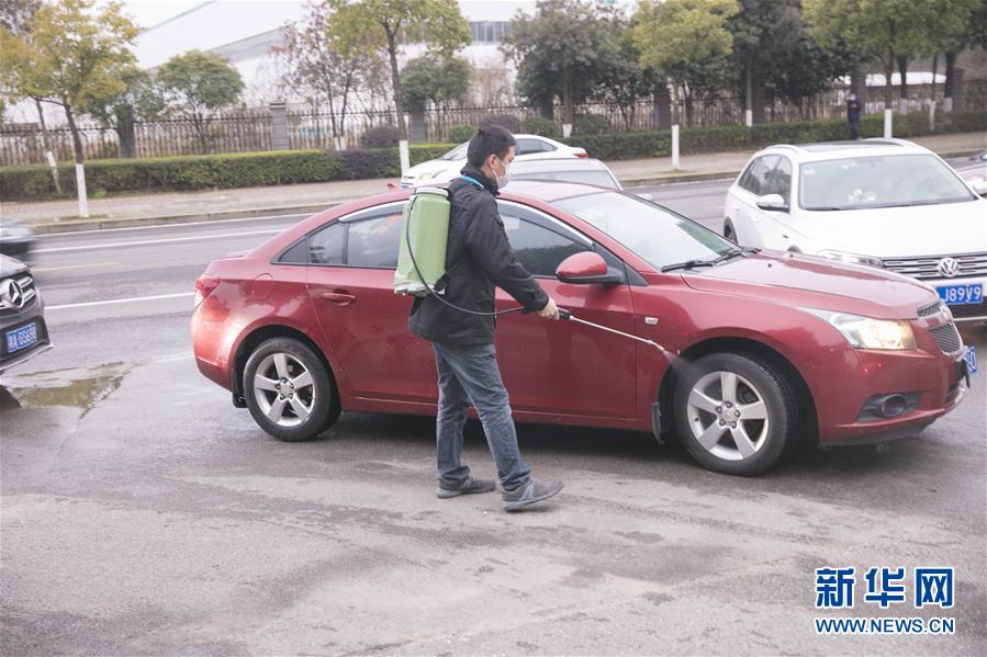 （來(lái)自經(jīng)濟(jì)前沿的故事&middot;企業(yè)復(fù)工復(fù)產(chǎn)&middot;圖文互動(dòng)）（5）&ldquo;開(kāi)門紅包&rdquo;變&ldquo;消毒迎門&rdquo;&mdash;&mdash;長(zhǎng)沙高新區(qū)一家企業(yè)復(fù)工的&ldquo;拼勁&rdquo;