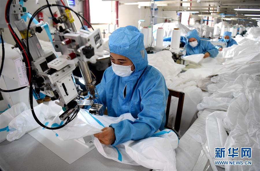 （聚焦疫情防控&middot;圖文互動）（1）我們能多產(chǎn)一件，前方就少一份風(fēng)險&mdash;&mdash;醫(yī)用防護服&ldquo;河北制造&rdquo;緊急&ldquo;起飛&rdquo;記