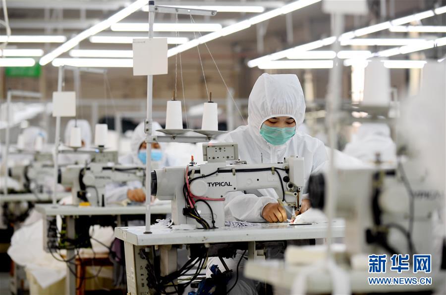 （聚焦疫情防控&middot;圖文互動）（3）我們能多產(chǎn)一件，前方就少一份風(fēng)險&mdash;&mdash;醫(yī)用防護服&ldquo;河北制造&rdquo;緊急&ldquo;起飛&rdquo;記