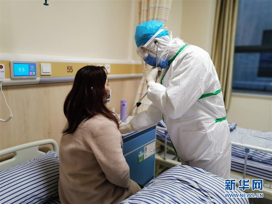 (新華全媒頭條·圖文互動)(4)滄海橫流顯本色 戰(zhàn)“疫”一線黨旗紅——全國各領域基層黨組織和廣大黨員奮力打好疫情防控阻擊戰(zhàn)(1)