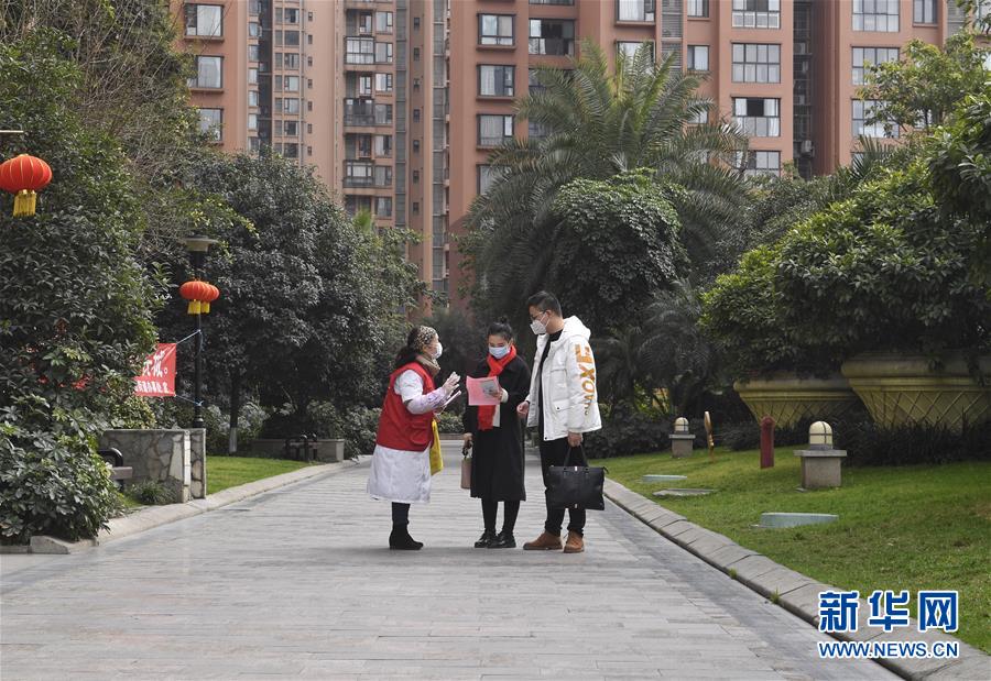 (新華全媒頭條·圖文互動)(14)滄海橫流顯本色 戰(zhàn)“疫”一線黨旗紅——全國各領域基層黨組織和廣大黨員奮力打好疫情防控阻擊戰(zhàn)(1)