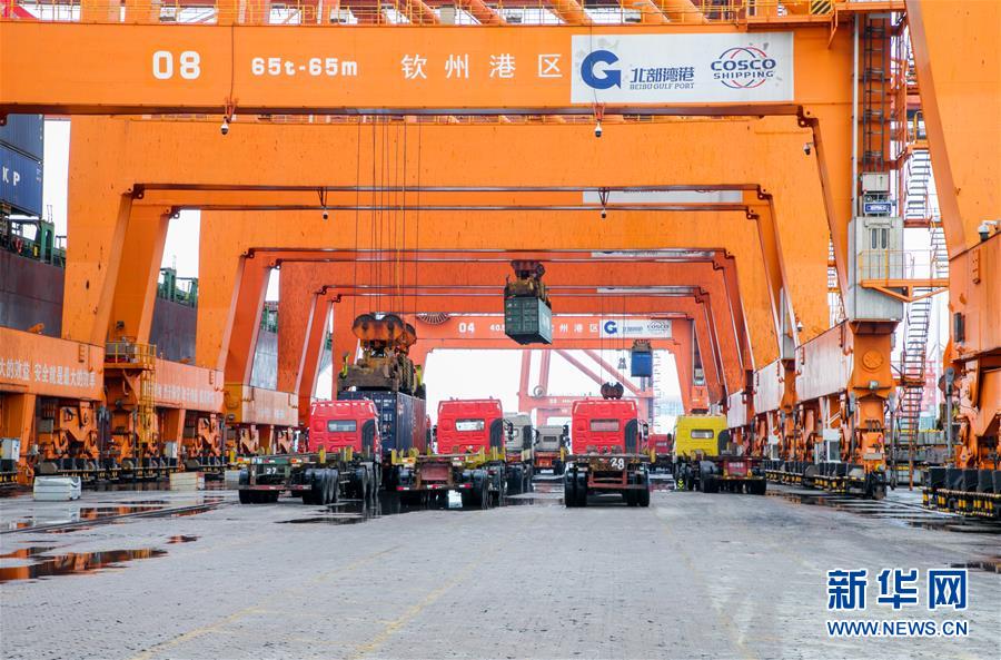 （圖文互動）（4）抓好防疫保暢，還管司機吃飯&mdash;&mdash;廣西欽州保稅港區(qū)服務企業(yè)復工見聞