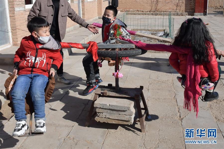 （圖文互動）&ldquo;宅&rdquo;出新境界！內(nèi)蒙古一農(nóng)民在家里造出游樂場