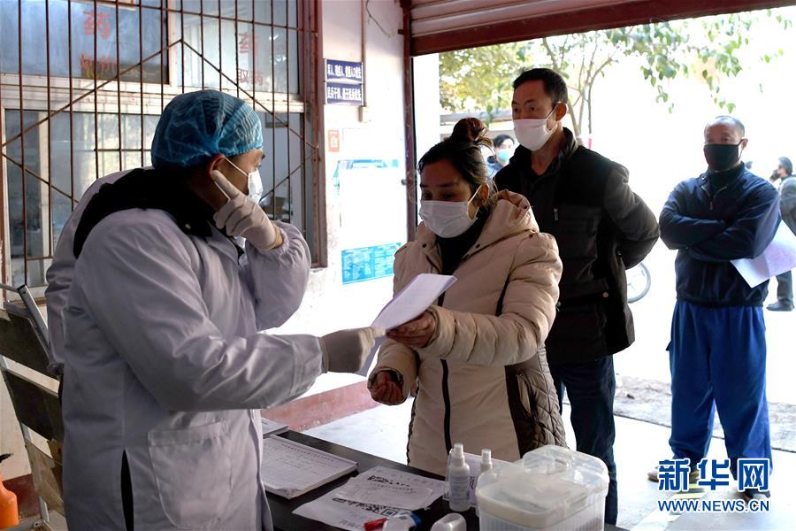 （抓好經(jīng)濟發(fā)展 應對復雜局面&middot;圖文互動）（3）2500萬農(nóng)民工如何安全返崗？&mdash;&mdash;農(nóng)民工大省四川復工觀察