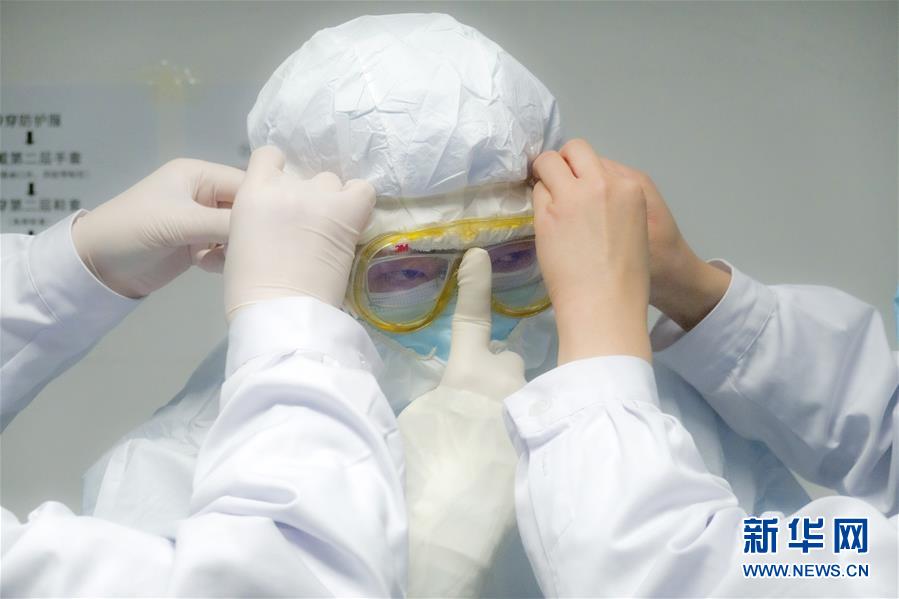 （新華全媒頭條&middot;圖文互動）（3）&ldquo;與國家同舟，與人民共濟(jì)&rdquo;&mdash;&mdash;新冠肺炎重癥救治同濟(jì)醫(yī)院戰(zhàn)&ldquo;疫&rdquo;直擊