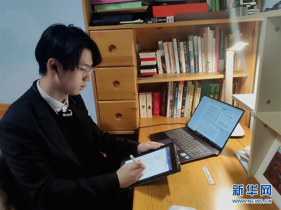 （聚焦疫情防控&middot;圖文互動）（3）&ldquo;相聚在&lsquo;云端&rsquo;，一個都不能少&rdquo; &mdash;&mdash;記疫情下的&ldquo;開學第一課&rdquo;