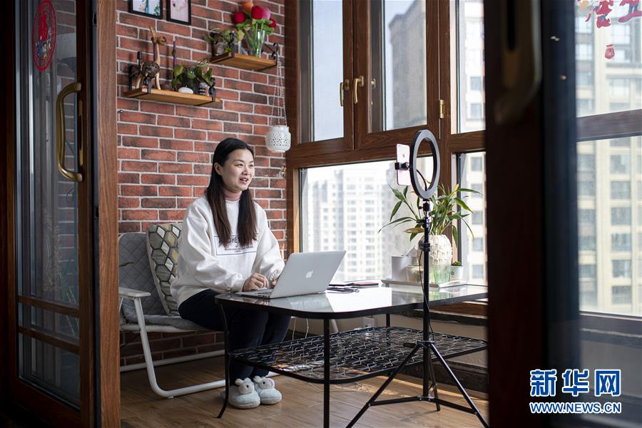 （新華全媒頭條&middot;圖文互動(dòng)）（8）守望相助，堅(jiān)忍不拔&mdash;&mdash;致敬武漢戰(zhàn)&ldquo;疫&rdquo;中千千萬(wàn)萬(wàn)個(gè)平凡英雄