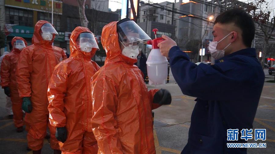 （一線抗疫群英譜&middot;圖文互動(dòng)）（2）洪湖有支&ldquo;毒水&rdquo;轉(zhuǎn)運(yùn)隊(duì)