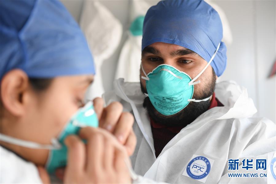 （新華全媒頭條&middot;圖文互動(dòng)）（16）聽(tīng)，人類命運(yùn)共同體的大合唱&mdash;&mdash;中國(guó)同國(guó)際社會(huì)攜手抗擊新冠肺炎疫情述評(píng)