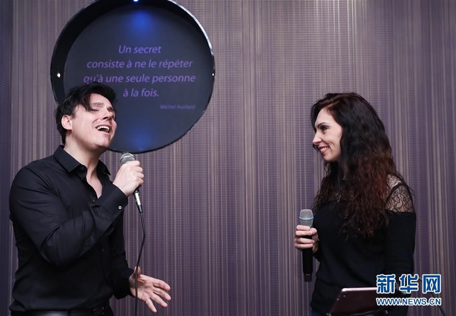 （國(guó)際&middot;圖文互動(dòng)）（2）通訊：手牽手，我們共同驅(qū)散陰霾&mdash;&mdash;法國(guó)音樂人創(chuàng)作抗疫歌曲背后的故事