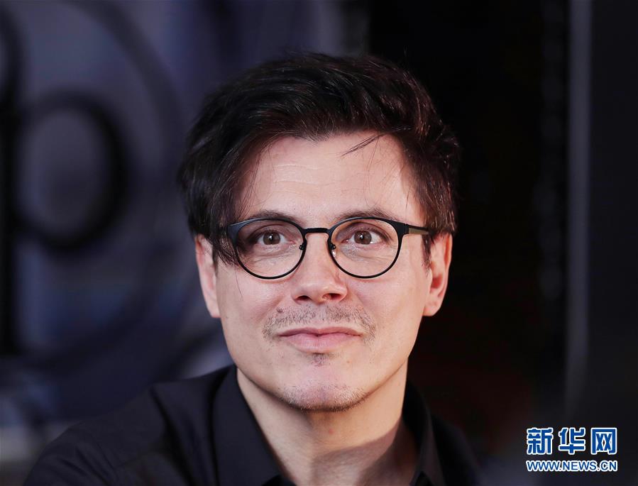 （國(guó)際&middot;圖文互動(dòng)）（6）通訊：手牽手，我們共同驅(qū)散陰霾&mdash;&mdash;法國(guó)音樂人創(chuàng)作抗疫歌曲背后的故事