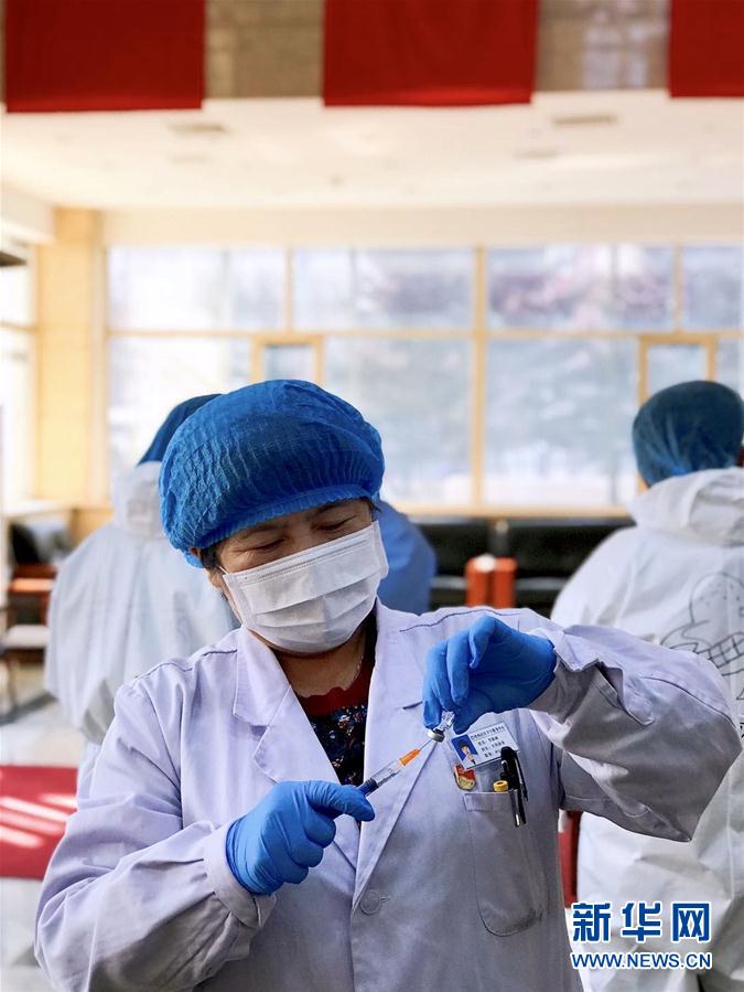 (在習(xí)近平新時(shí)代中國特色社會(huì)主義思想指引下——新時(shí)代新作為新篇章·習(xí)近平總書記關(guān)切事·圖文互動(dòng))(7)口罩擋不住你的美——戰(zhàn)“疫”一線巾幗掠影