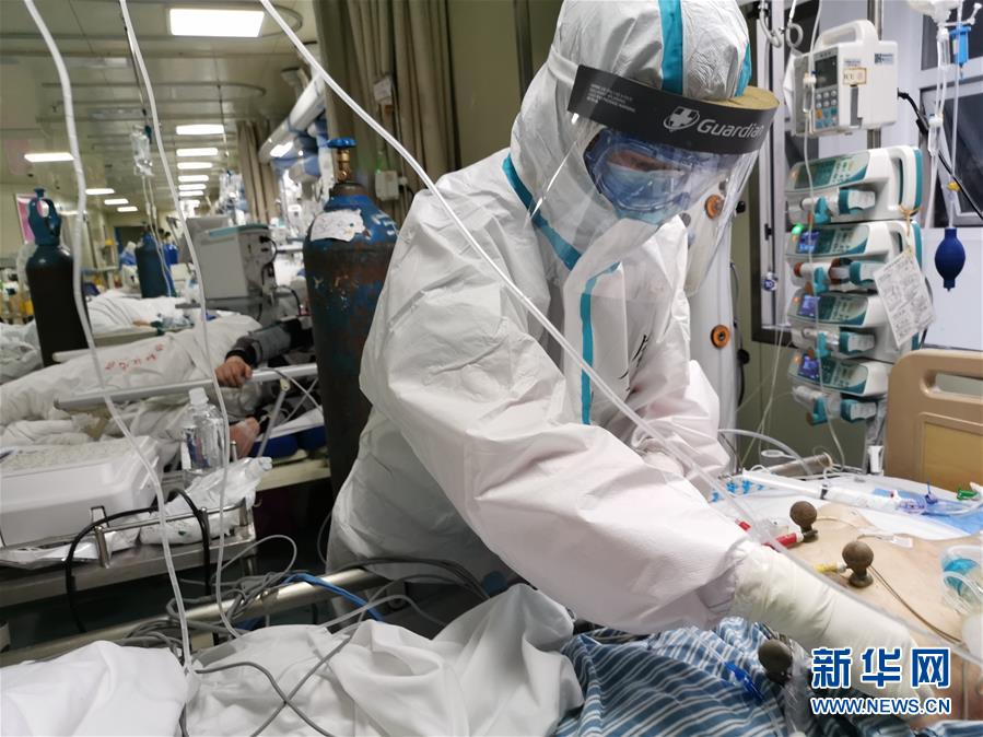 （一線抗疫群英譜&middot;圖文互動(dòng)）（1）生命之光，溫暖&ldquo;無(wú)面之交&rdquo;&mdash;&mdash;記抗疫一線重癥監(jiān)護(hù)室90后護(hù)士金鈺 