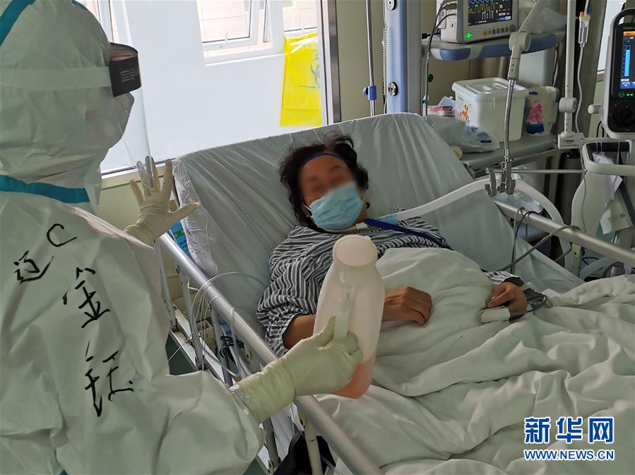 （一線抗疫群英譜&middot;圖文互動(dòng)）（5）生命之光，溫暖&ldquo;無(wú)面之交&rdquo;&mdash;&mdash;記抗疫一線重癥監(jiān)護(hù)室90后護(hù)士金鈺 