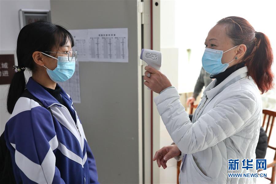 (新華全媒頭條·圖文互動(dòng))(7)春天里的瑯瑯書聲━━部分地方學(xué)校開學(xué)見聞