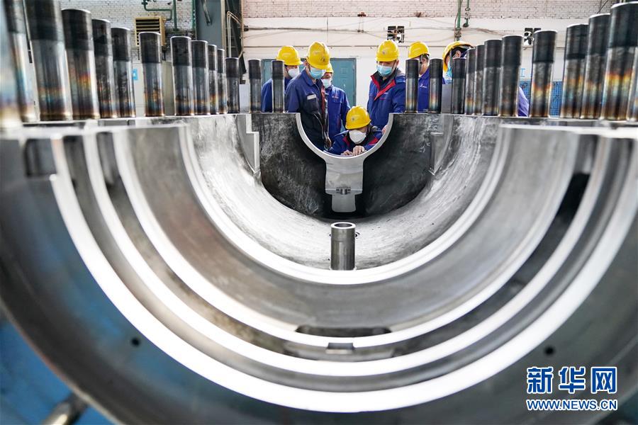 （新華全媒頭條&middot;在習近平新時代中國特色社會主義思想指引下&mdash;&mdash;新時代新作為新篇章&middot;圖文互動）（8）同心戰(zhàn)&ldquo;疫&rdquo;彰顯人民至上&mdash;&mdash;各地各部門貫徹落實習近平總書記重要指示精神統(tǒng)籌推進疫情防控和經(jīng)濟社會發(fā)展 