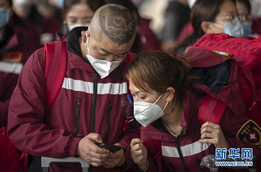 （新華全媒頭條&middot;圖文互動(dòng)）（9）最美逆行者，武漢永遠(yuǎn)記得你！&mdash;&mdash;首批援鄂醫(yī)療隊(duì)返程紀(jì)實(shí)