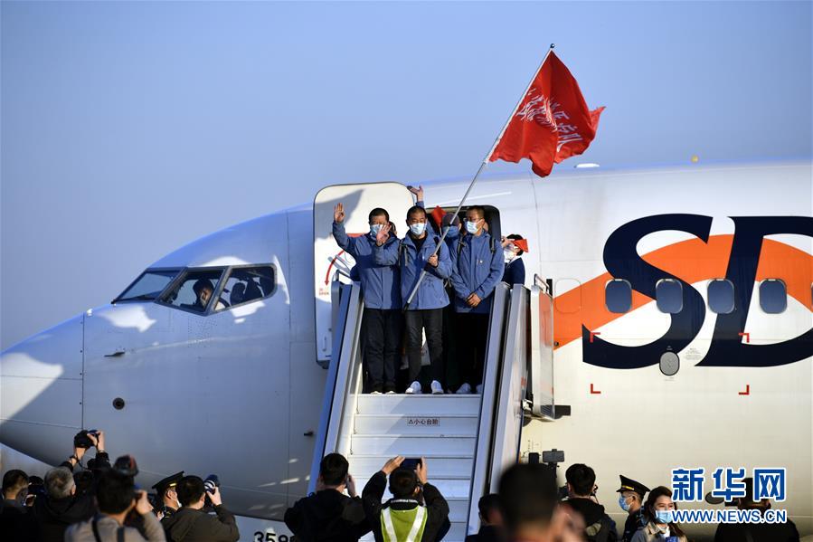 （新華全媒頭條&middot;圖文互動(dòng)）（16）最美逆行者，武漢永遠(yuǎn)記得你！&mdash;&mdash;首批援鄂醫(yī)療隊(duì)返程紀(jì)實(shí)