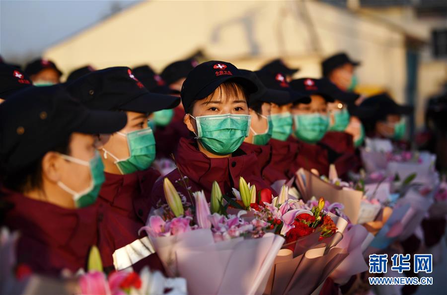 （新華全媒頭條&middot;圖文互動(dòng)）（17）最美逆行者，武漢永遠(yuǎn)記得你！&mdash;&mdash;首批援鄂醫(yī)療隊(duì)返程紀(jì)實(shí)