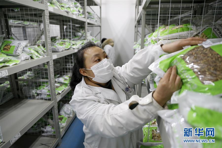 （在習(xí)近平新時(shí)代中國特色社會(huì)主義思想指引下&mdash;&mdash;新時(shí)代新作為新篇章&middot;習(xí)近平總書記關(guān)切事&middot;圖文互動(dòng)）（4）穩(wěn)住千家萬戶的&ldquo;飯碗&rdquo;&mdash;&mdash;各地積極穩(wěn)就業(yè)化解疫情影響