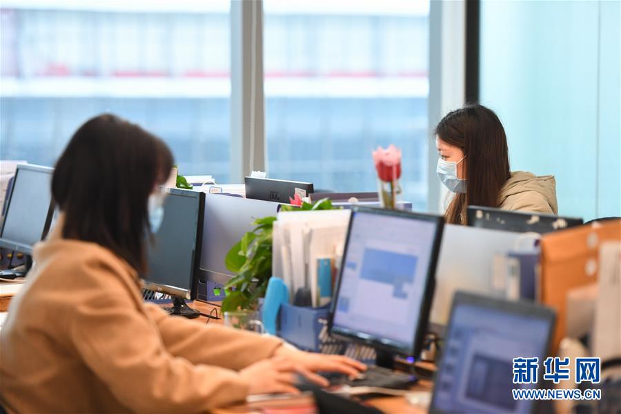 （在習(xí)近平新時(shí)代中國特色社會(huì)主義思想指引下&mdash;&mdash;新時(shí)代新作為新篇章&middot;習(xí)近平總書記關(guān)切事&middot;圖文互動(dòng)）（6）穩(wěn)住千家萬戶的&ldquo;飯碗&rdquo;&mdash;&mdash;各地積極穩(wěn)就業(yè)化解疫情影響