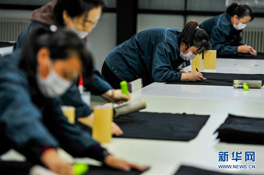 （在習(xí)近平新時(shí)代中國特色社會(huì)主義思想指引下&mdash;&mdash;新時(shí)代新作為新篇章&middot;習(xí)近平總書記關(guān)切事&middot;圖文互動(dòng)）（7）穩(wěn)住千家萬戶的&ldquo;飯碗&rdquo;&mdash;&mdash;各地積極穩(wěn)就業(yè)化解疫情影響