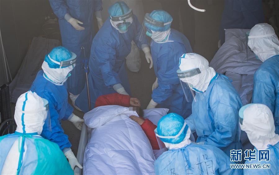 （新華全媒頭條&middot;圖文互動）（15）和時間拼速度 與死神搶生命&mdash;&mdash;火神山醫(yī)院重癥醫(yī)學一科里的&ldquo;生死戰(zhàn)&rdquo; 