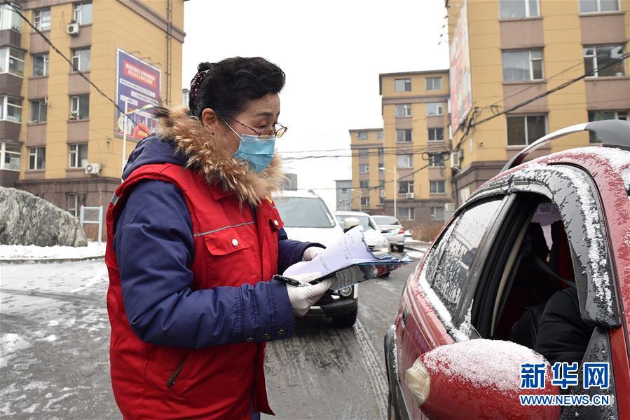 （習(xí)近平致敬的戰(zhàn)&ldquo;疫&rdquo;英雄&middot;社區(qū)工作者篇&middot;圖文互動(dòng)）（1）他們，堅(jiān)守一線戰(zhàn)風(fēng)雨