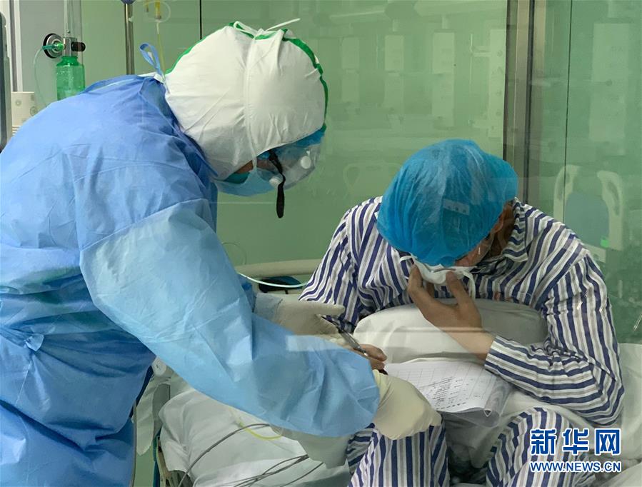 （一線抗疫群英譜&middot;圖文互動(dòng)）（3）除夕夜奔赴隔離重癥病房的侯坤