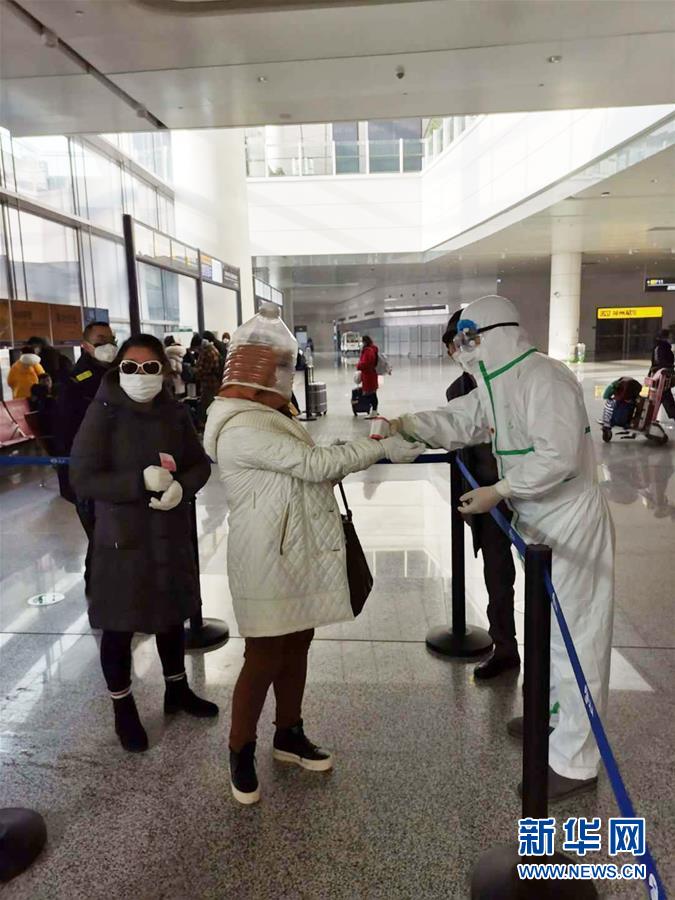 （習(xí)近平致敬的戰(zhàn)&ldquo;疫&rdquo;英雄&middot;志愿者篇&middot;圖文互動(dòng)）（8）他們，微光成炬照征程