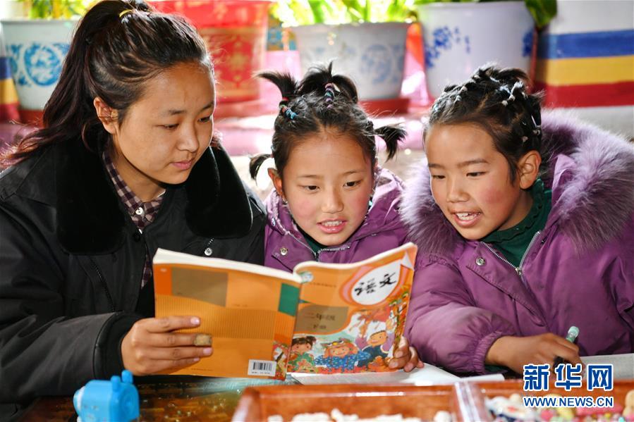 （新華全媒頭條&middot;圖文互動）（2）一面國旗與三代人的守望&mdash;&mdash;記西藏林芝市西日卡村的&ldquo;紅色&rdquo;傳承