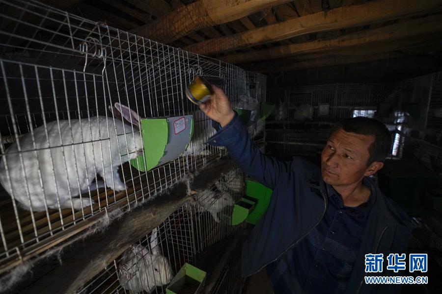 （決戰(zhàn)決勝脫貧攻堅&middot;圖文互動）（15）決戰(zhàn)昆侖&mdash;&mdash;新疆聚焦10個未摘帽縣展開深度貧困攻堅戰(zhàn) 