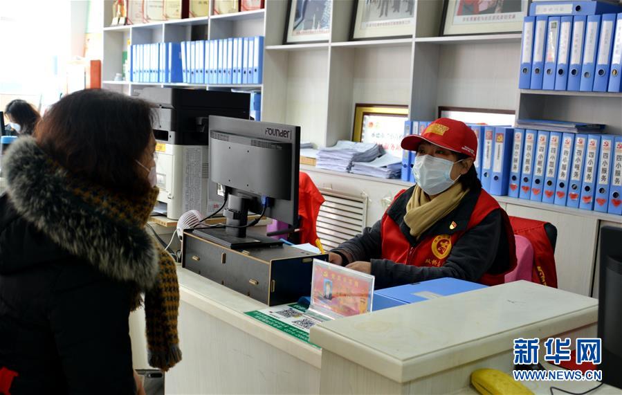 （一線抗疫群英譜&middot;圖文互動(dòng)）（3）社區(qū)書(shū)記李?lèi)偅簝蓚€(gè)多月，沒(méi)和家人吃過(guò)一次團(tuán)圓飯