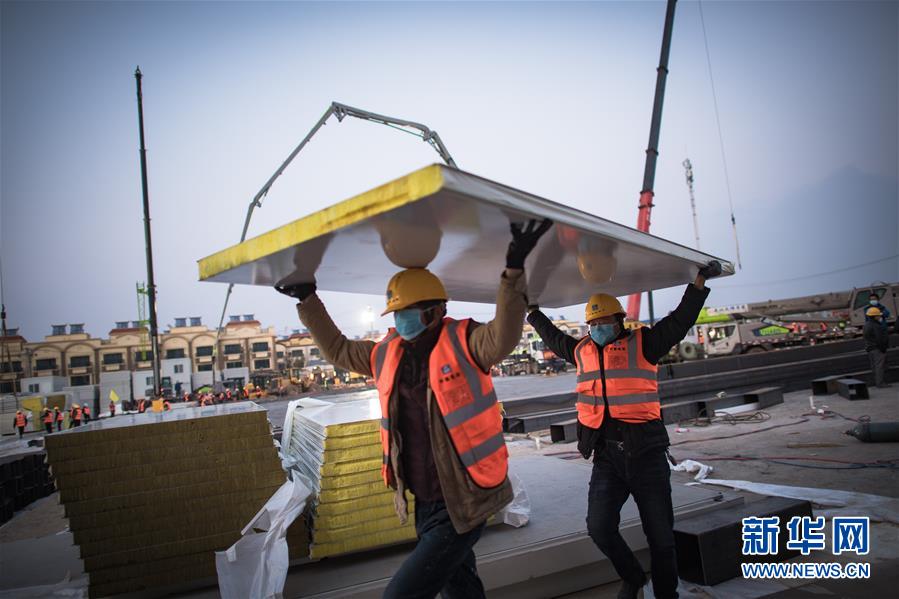 （新華全媒頭條&middot;圖文互動）（5）致敬&ldquo;沉默的英雄&rdquo;&mdash;&mdash;記武漢火神山雷神山醫(yī)院的建設者