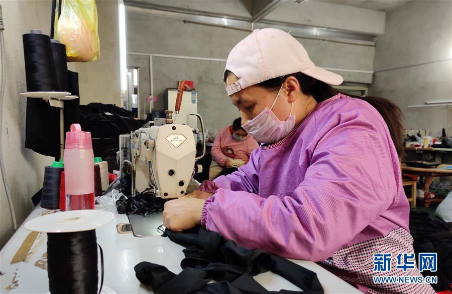 （決戰(zhàn)決勝脫貧攻堅(jiān)&middot;圖文互動(dòng)）（1）&ldquo;挪窩&rdquo;迎來新生活&mdash;&mdash;貧困&ldquo;土瑤&rdquo;群眾搬出深山后的喜與盼