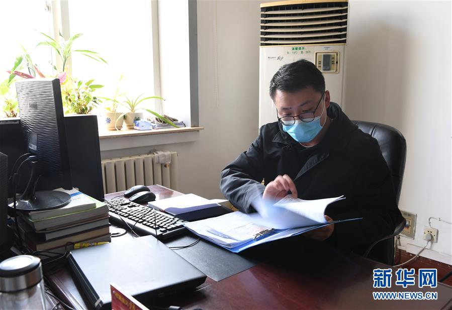 （一線抗疫群英譜&middot;圖文互動(dòng)）（2）&ldquo;再年輕，也要學(xué)做頂梁柱&rdquo;&mdash;&mdash;記&ldquo;95后&rdquo;干警李文超