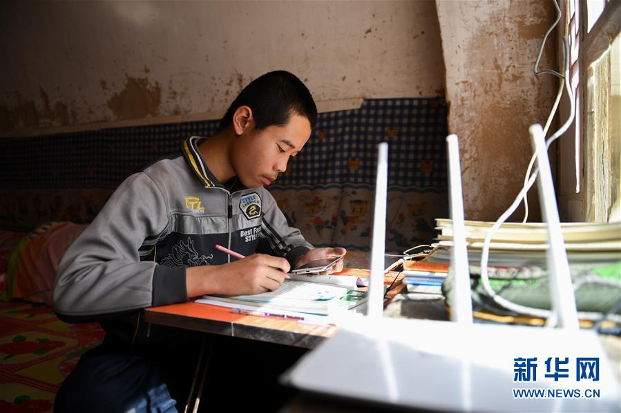 (在習(xí)近平新時代中國特色社會主義思想指引下——新時代新作為新篇章·習(xí)近平總書記關(guān)切事·圖文互動)(7)讓城市更聰明 讓經(jīng)濟更智慧——各地加快形成數(shù)字新動能促經(jīng)濟社會行穩(wěn)致遠(yuǎn)