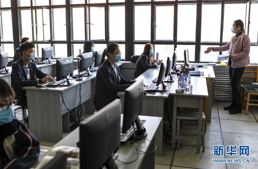 (圖文互動)(2)新疆首批高校開學(xué)復(fù)課