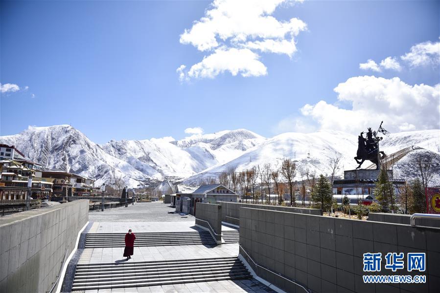 (新華全媒頭條·圖文互動(dòng))(9)三江之源見(jiàn)證中國(guó)奇跡——寫在玉樹(shù)地震10周年之際