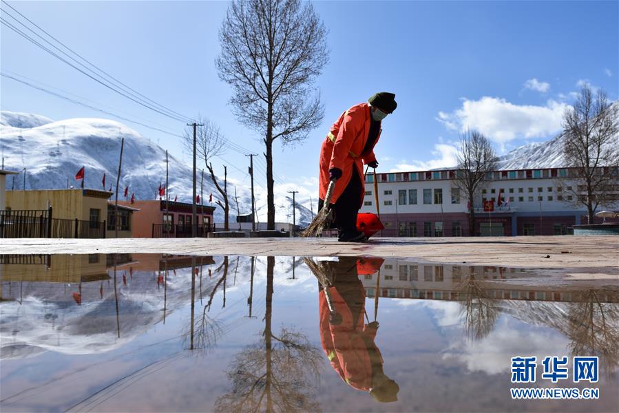 (新華全媒頭條·圖文互動(dòng))(4)三江之源見(jiàn)證中國(guó)奇跡——寫在玉樹(shù)地震10周年之際