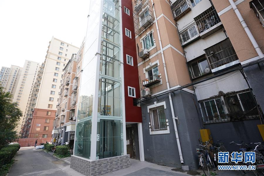 （新華全媒頭條&middot;圖文互動(dòng)）（3）88級(jí)臺(tái)階，終于不再是座&ldquo;山&rdquo;？&mdash;&mdash;北京老舊小區(qū)加裝電梯現(xiàn)狀調(diào)查